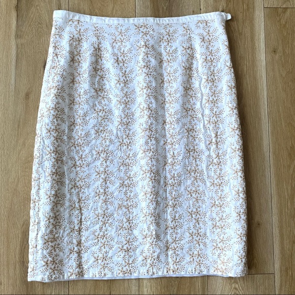 Jennifer & Grace Women's Plus Size Floral Embroidered Mini Skirt Size 14 - Picture 1 of 6